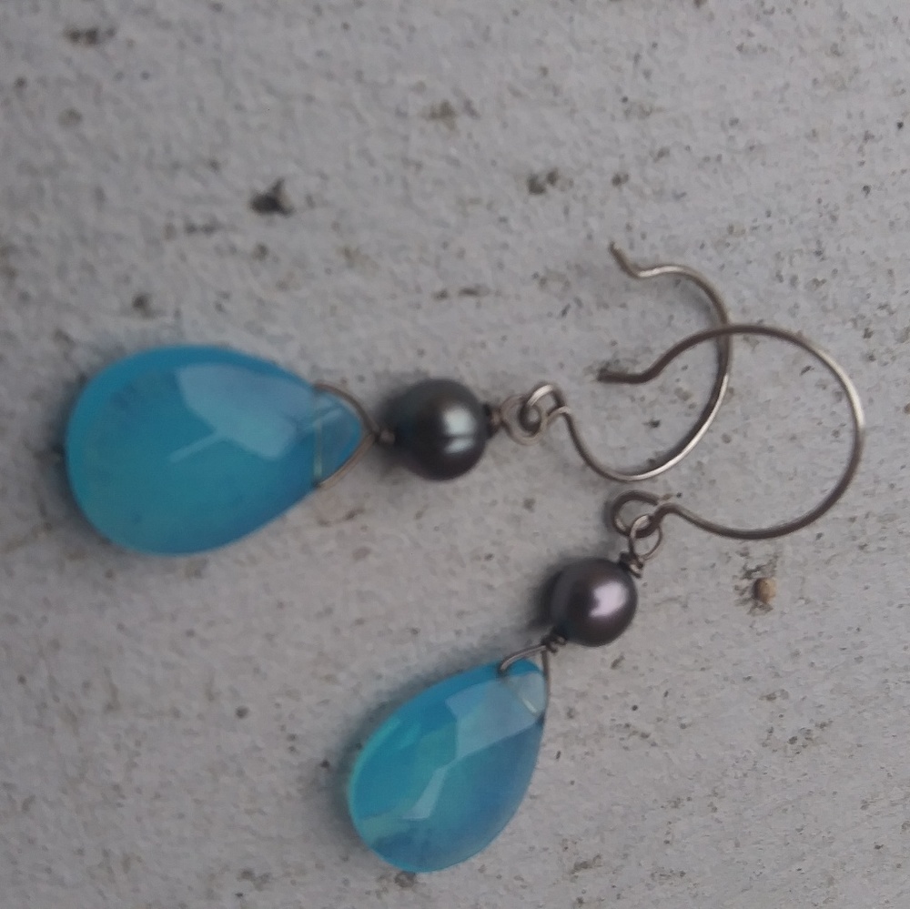 Anthropologie tear drop pearl earrings